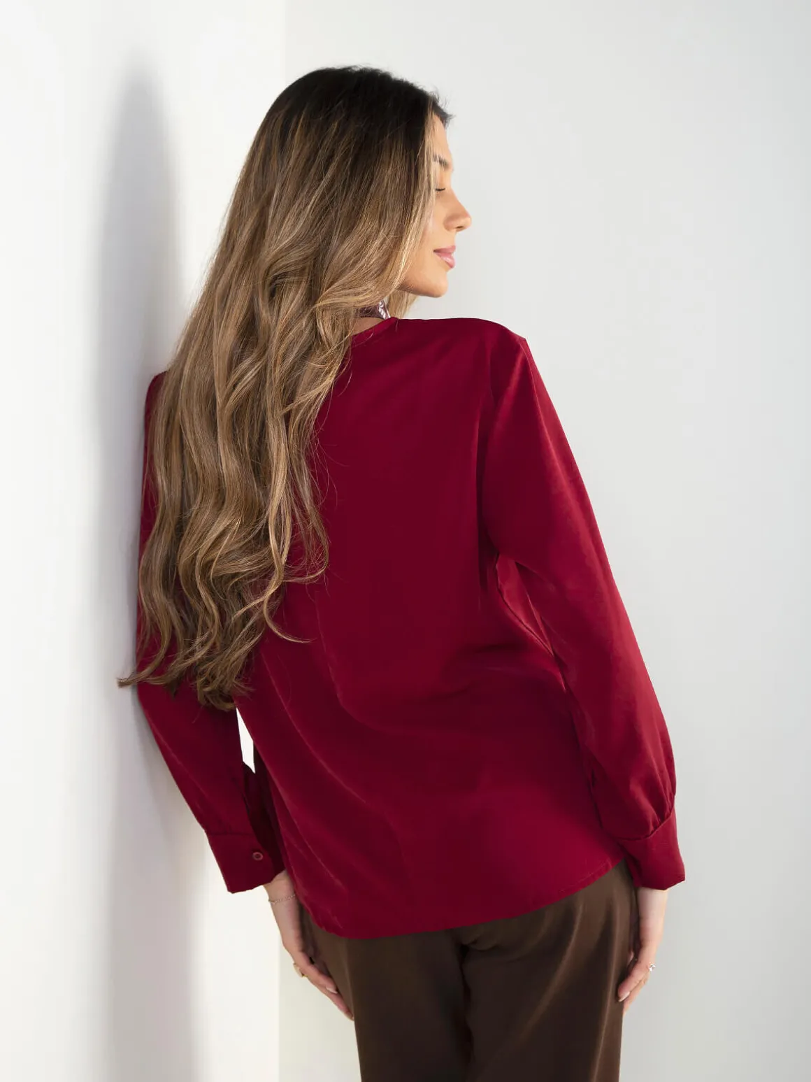 Blusa com lenço decorativo