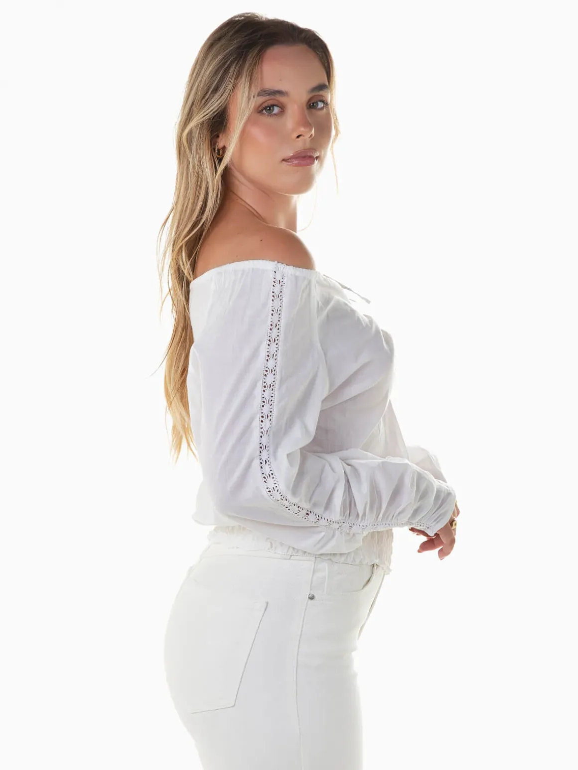 Blusa com ombros descobertos