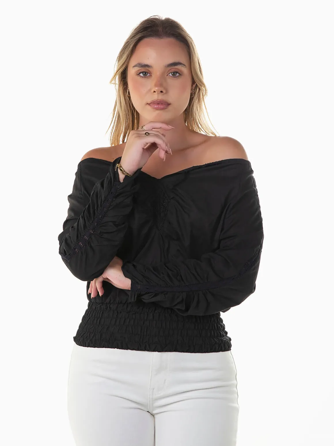 Blusa com ombros descobertos