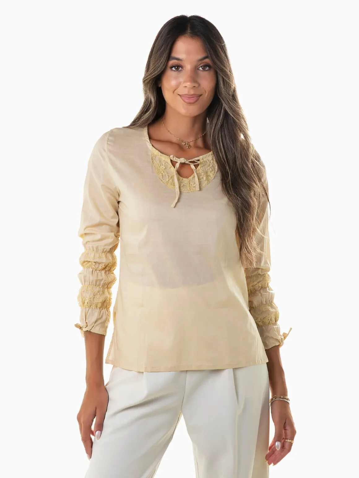 Blusa manga comprida com renda