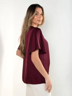 Blusa manga curta com botões decorativos