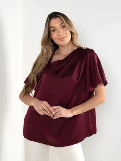 Blusa manga curta com botões decorativos