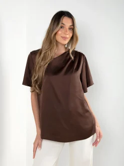 Blusa manga curta com botões decorativos