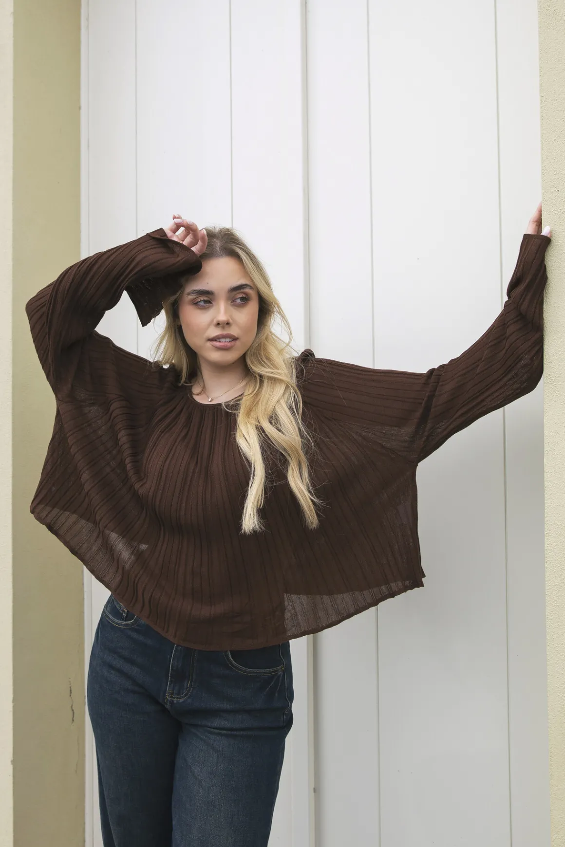 Blusa plissada com mangas largas