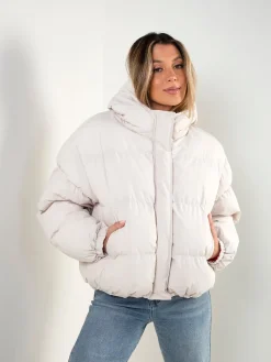 Blusão acolchoado curto com capuz