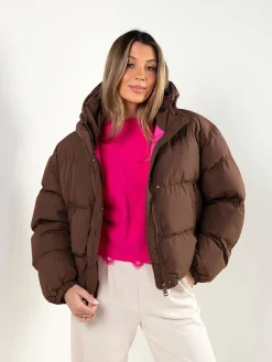 Blusão acolchoado curto com capuz