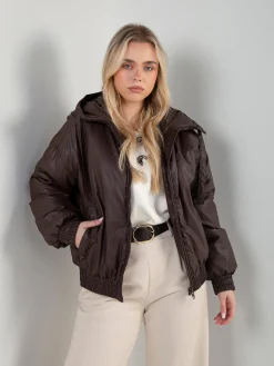 Blusão acolchoado efeito pele com capuz