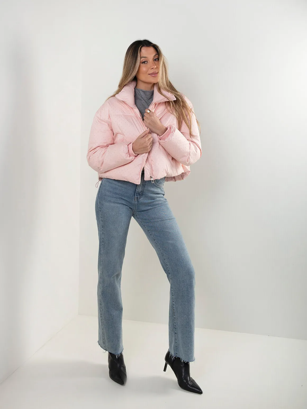 Blusão acolchoado rosa bebé com strass