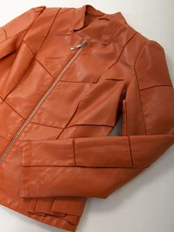 Blusão biker com folhos