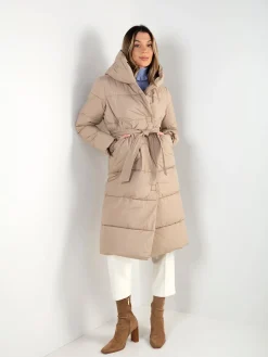 Blusão comprido acolchoado com cinto e capuz