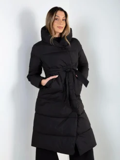 Blusão comprido acolchoado com cinto e capuz