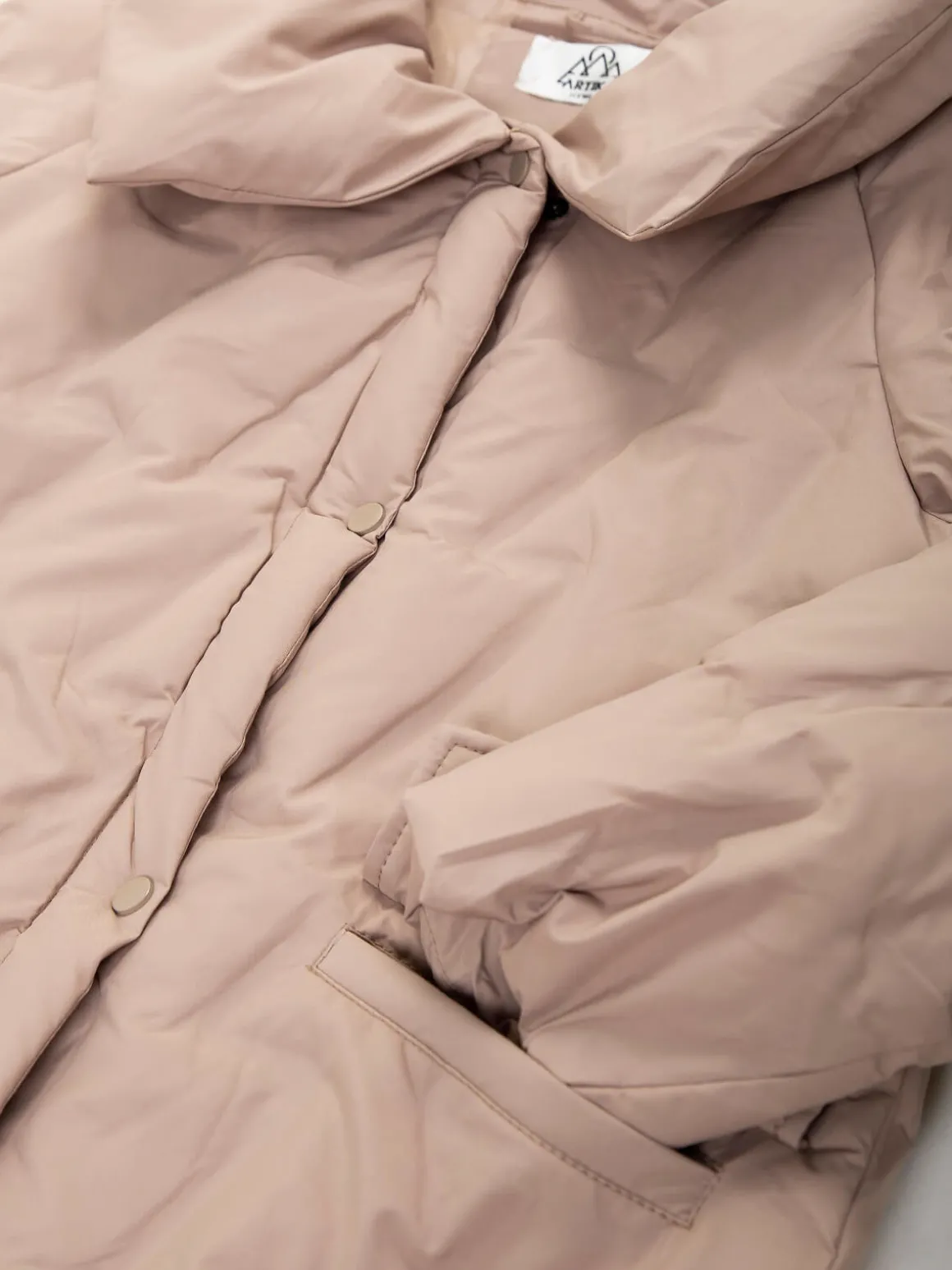 Blusão comprido acolchoado com gola larga