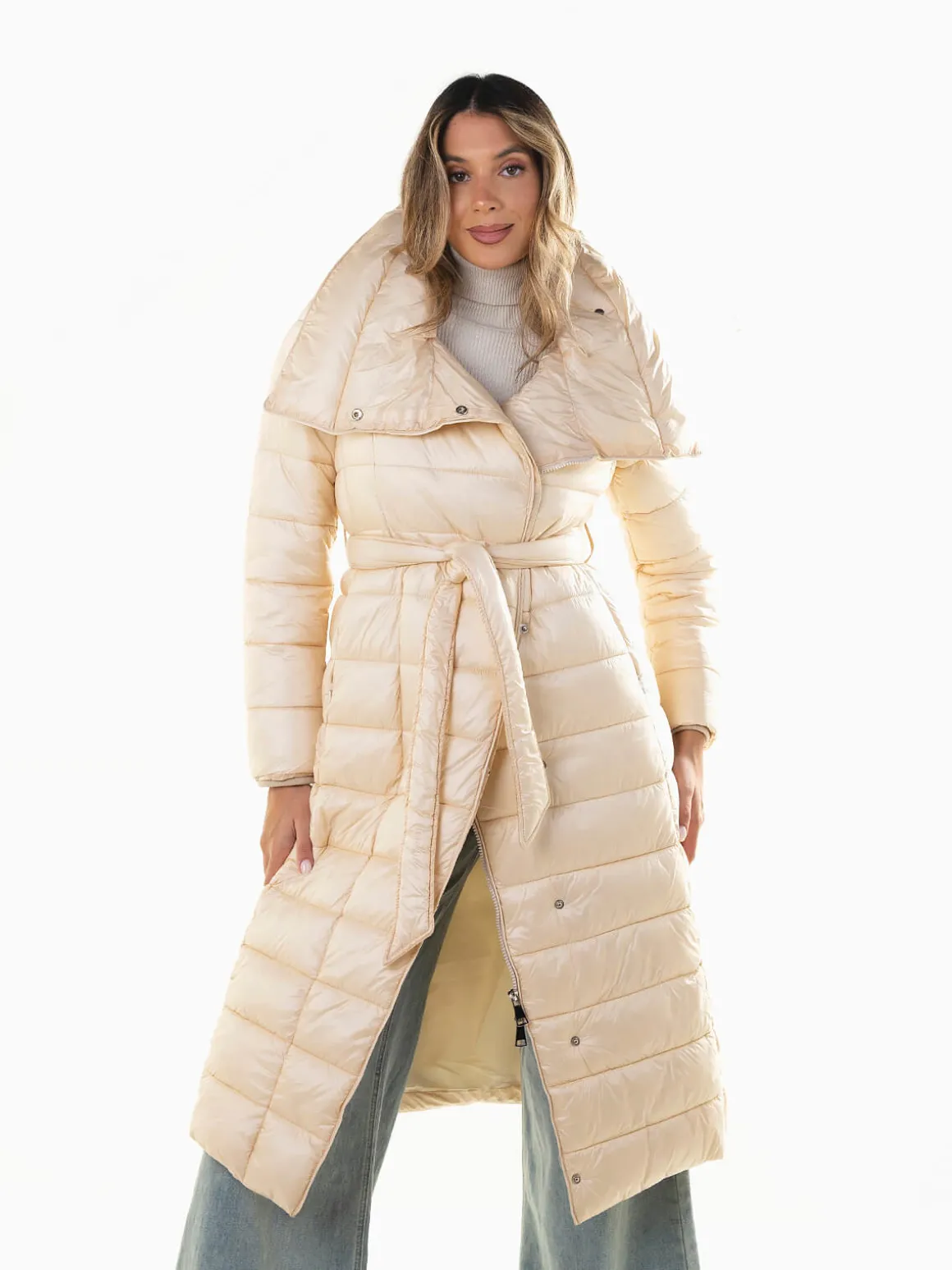 Blusão comprido acolchoado com cinto