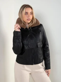 Blusão efeito pele com gola pelo removível