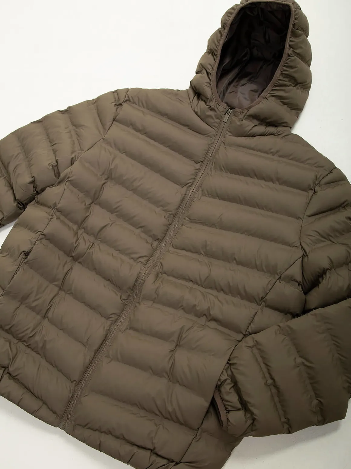 Blusão impermeável acolchoado com capuz