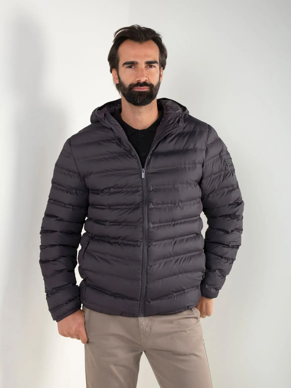 Blusão impermeável acolchoado com capuz