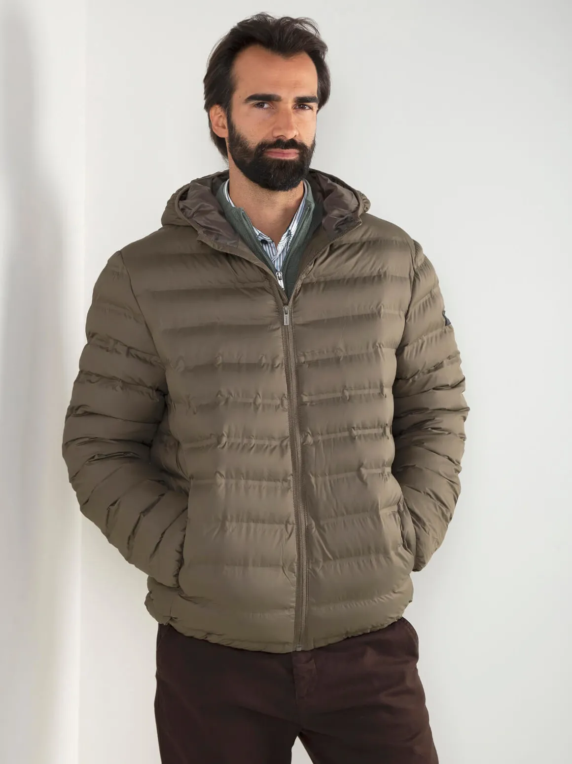 Blusão impermeável acolchoado com capuz