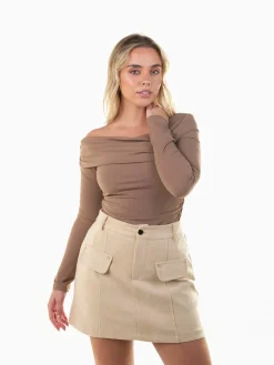 Body elástico decote assimétrico