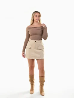 Body elástico decote assimétrico