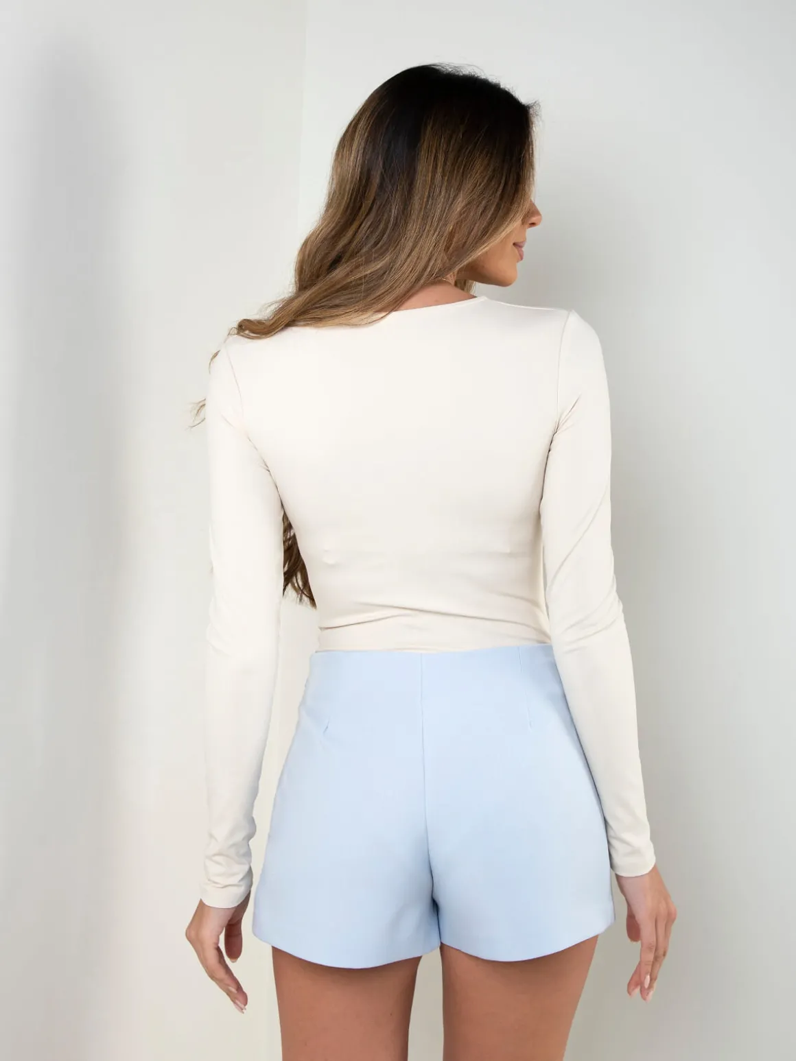 Body manga comprida com torcido