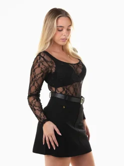 Body preto com renda