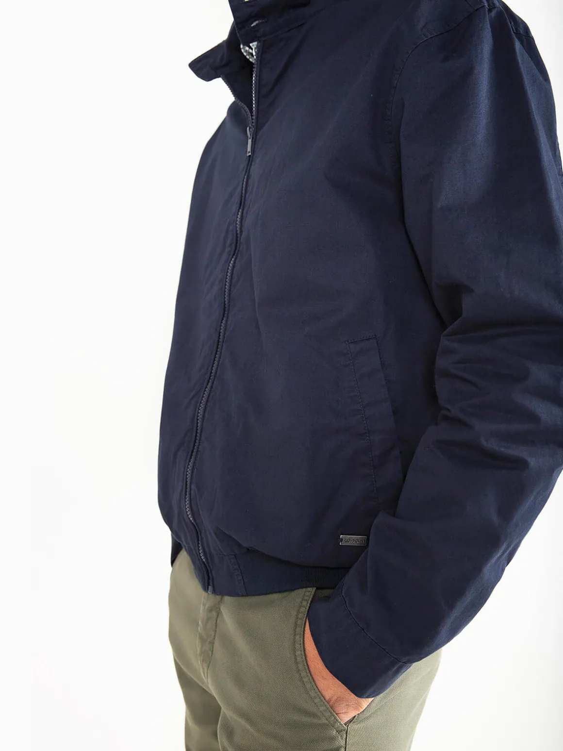 Bomber azul marinho em sarja