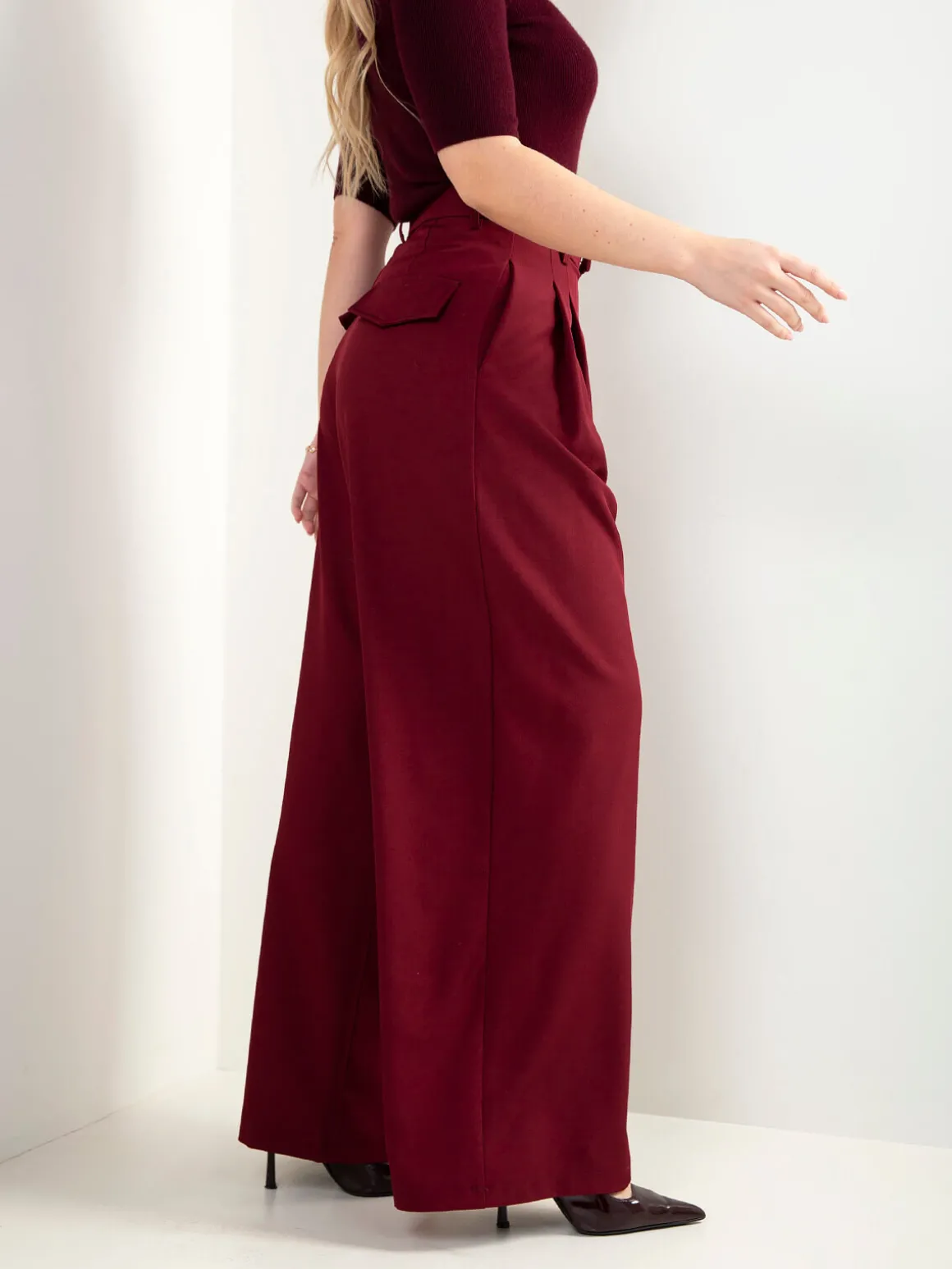 Calças alfaiataria cintura alta com pregas