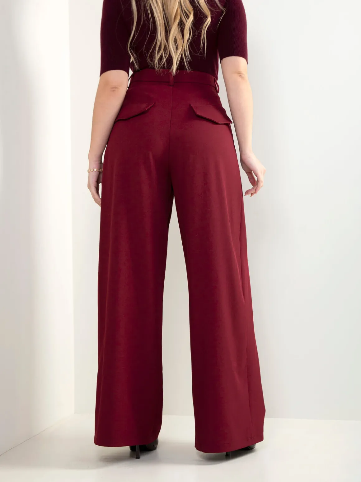 Calças alfaiataria cintura alta com pregas