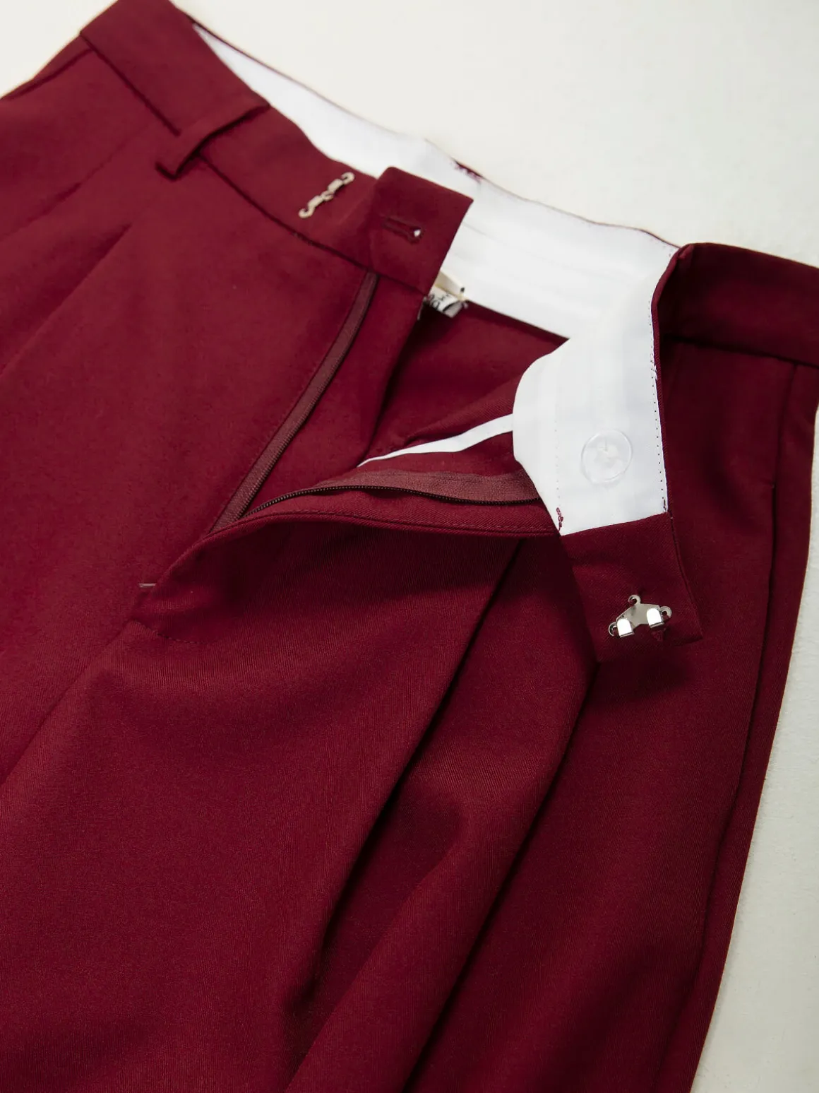 Calças alfaiataria cintura alta com pregas