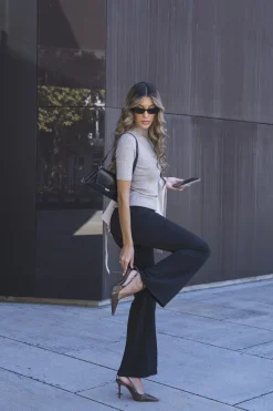 Calças boca de sino com pinças