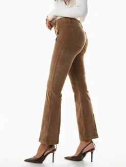 Calças bombazina com botões dourados