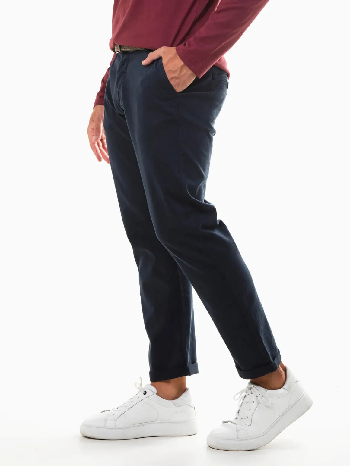 Calças chino azul marinho com cinto