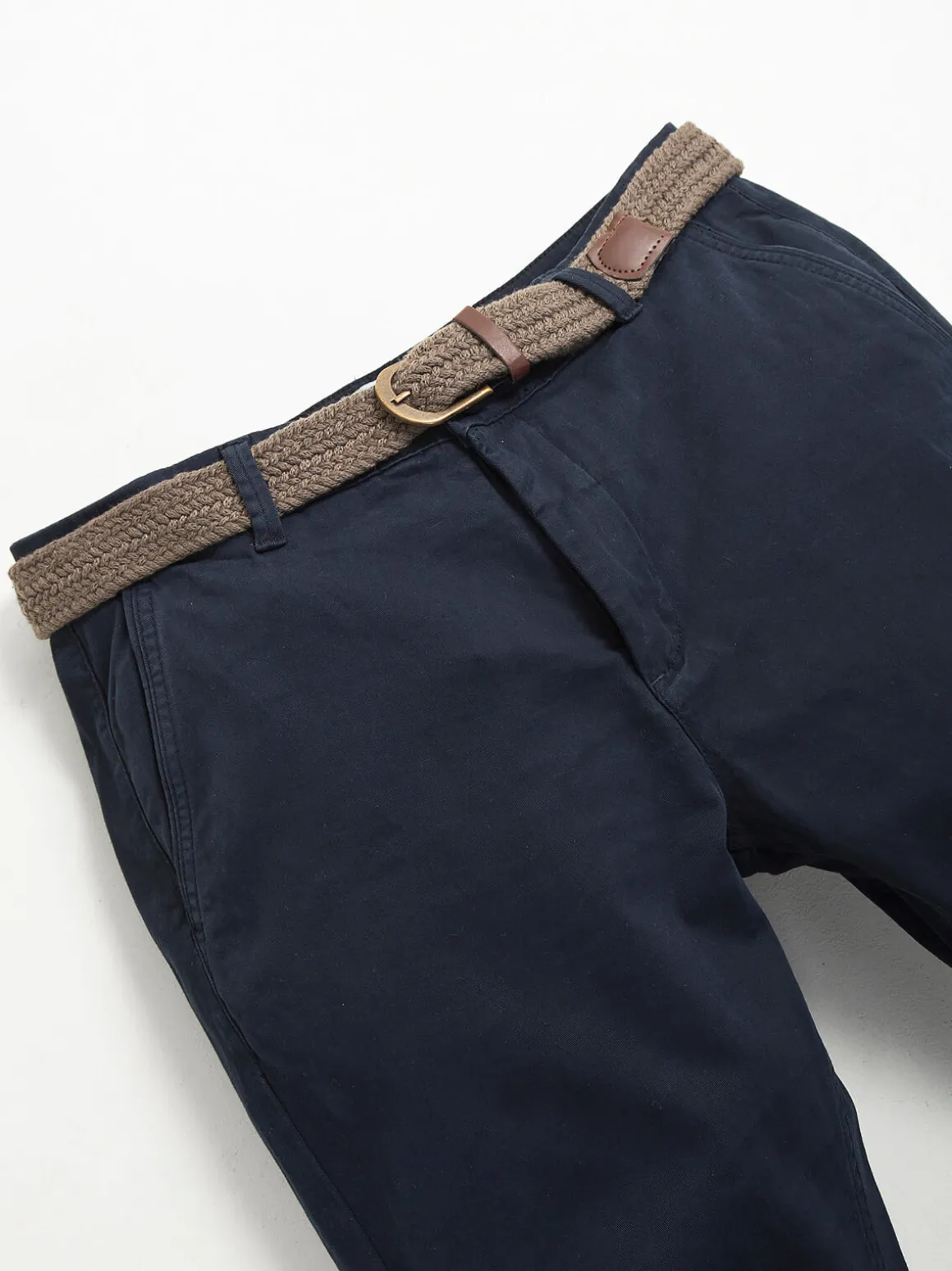 Calças chino azul marinho com cinto