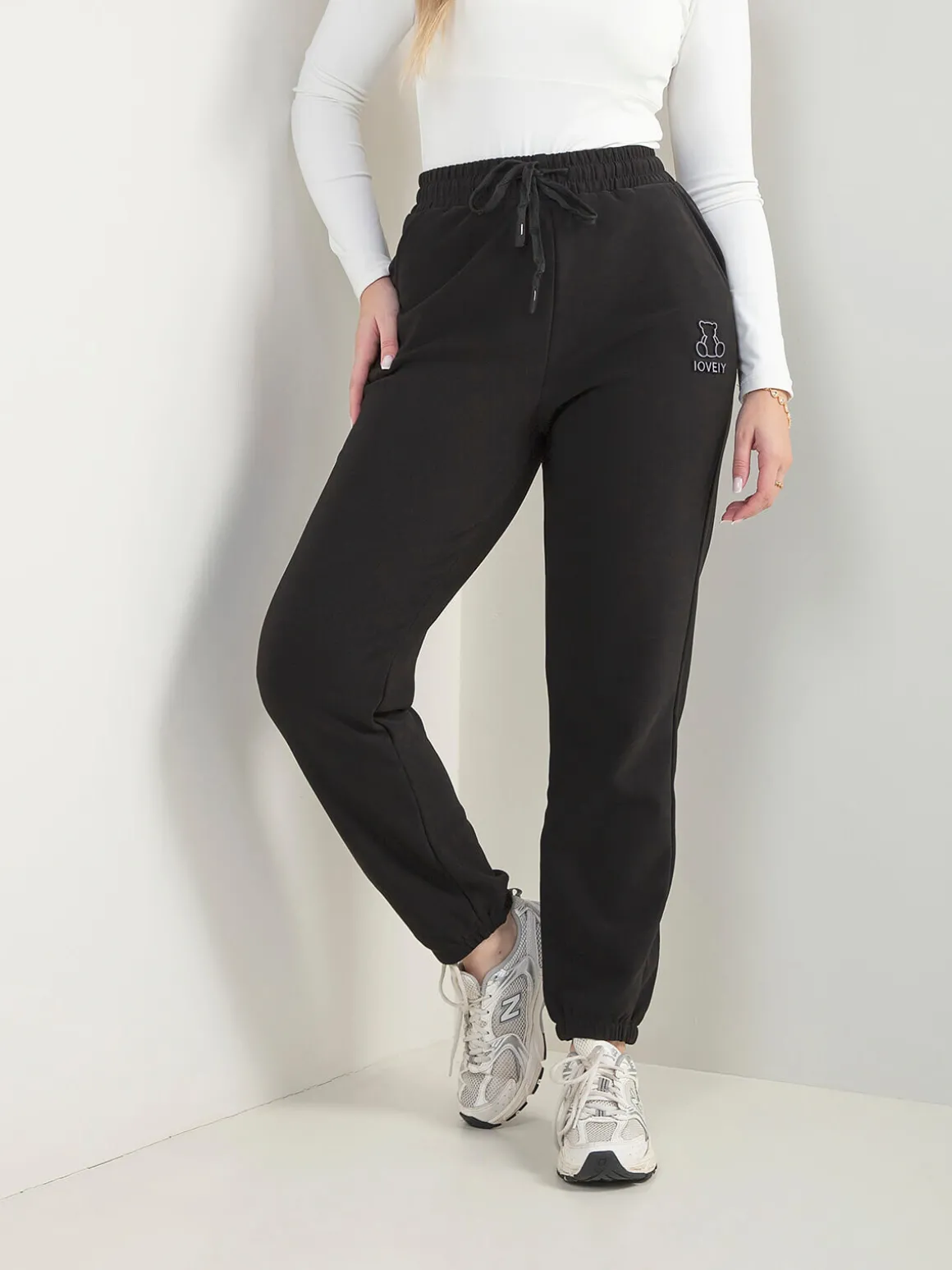 Calças com bordado urso