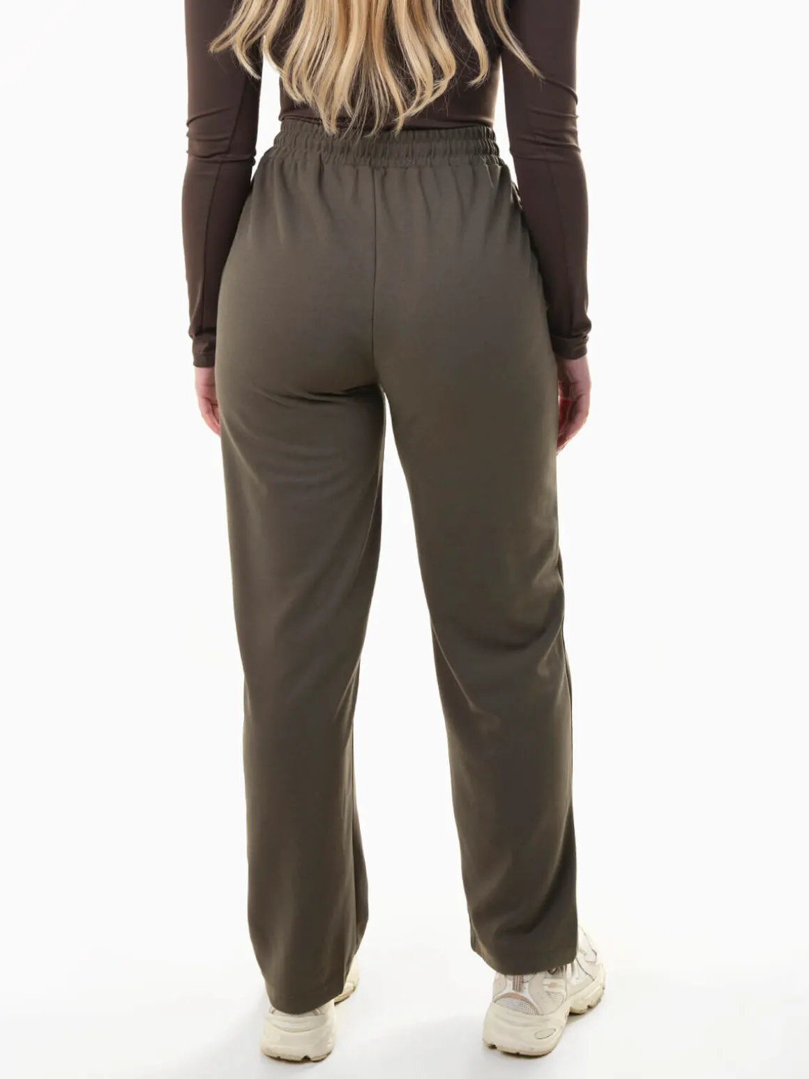 Calças desportivas com bolsos