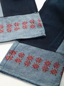 Calças ganga boca de sino com bordados