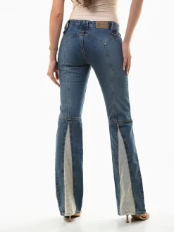 Calças ganga flare com bordados