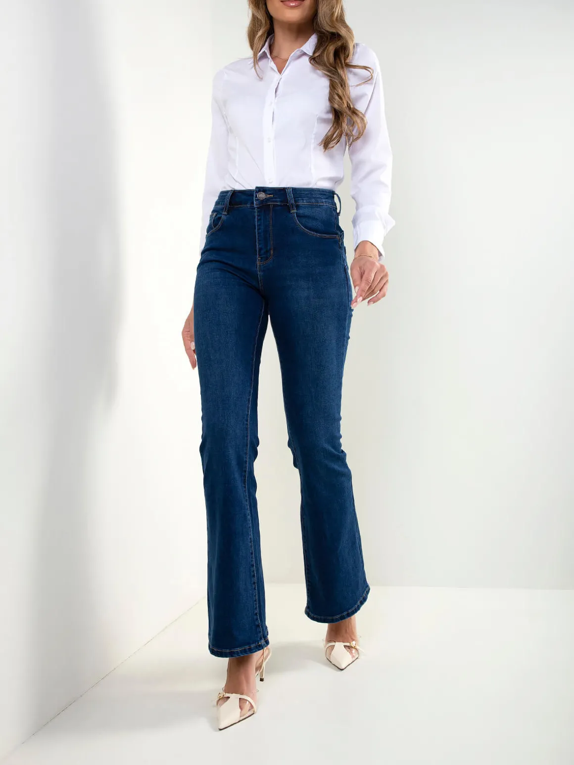 Calças ganga flare efeito push-up