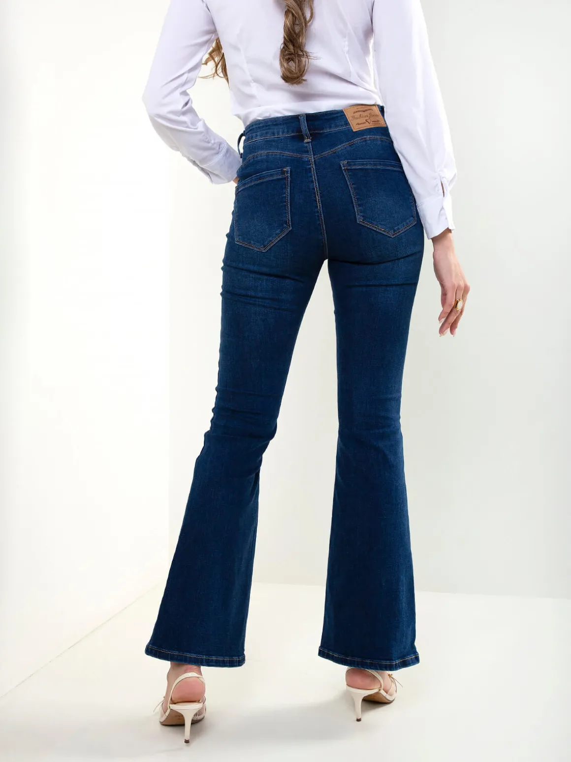 Calças ganga flare efeito push-up