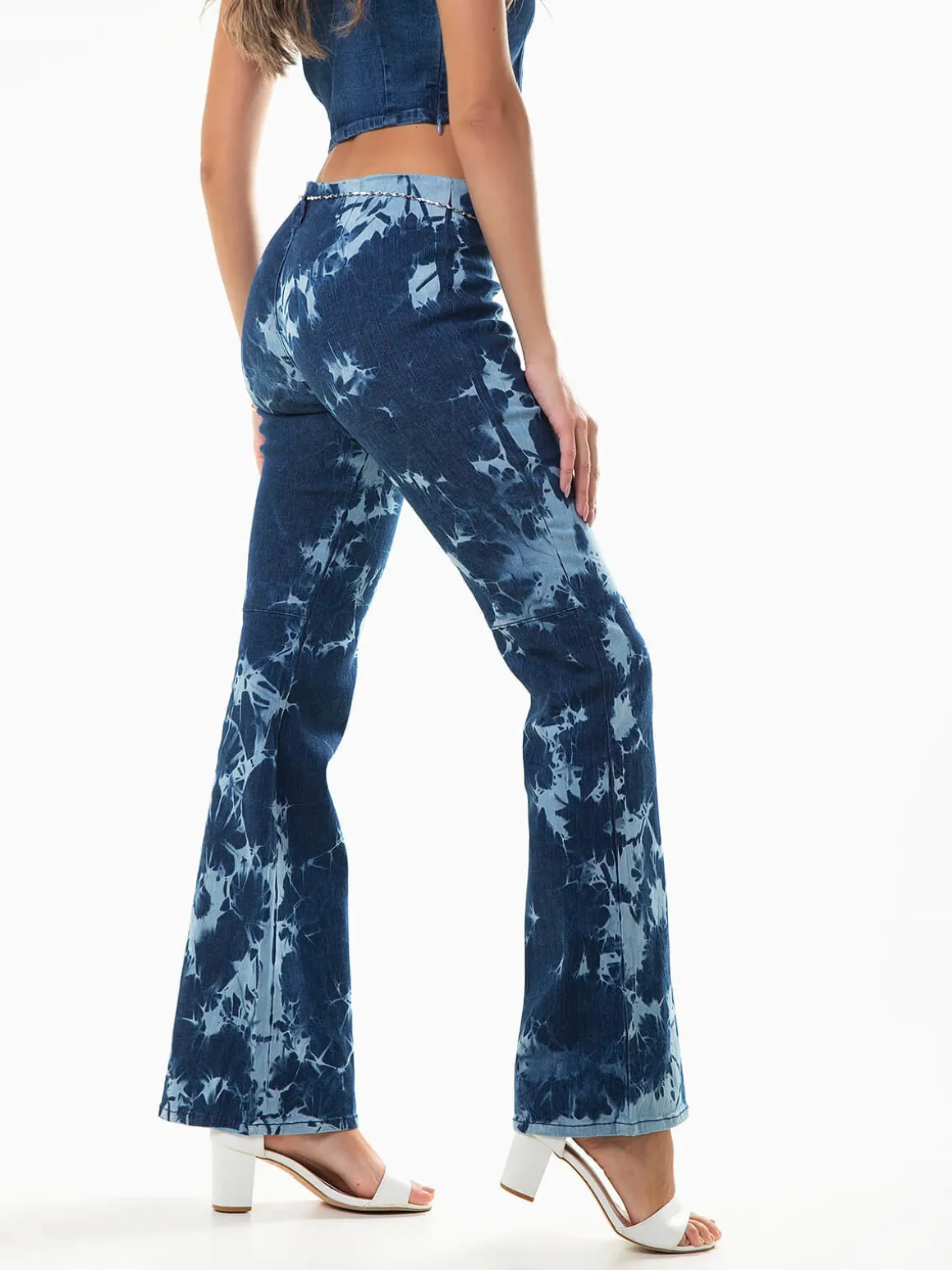 Calças ganga flare manchadas