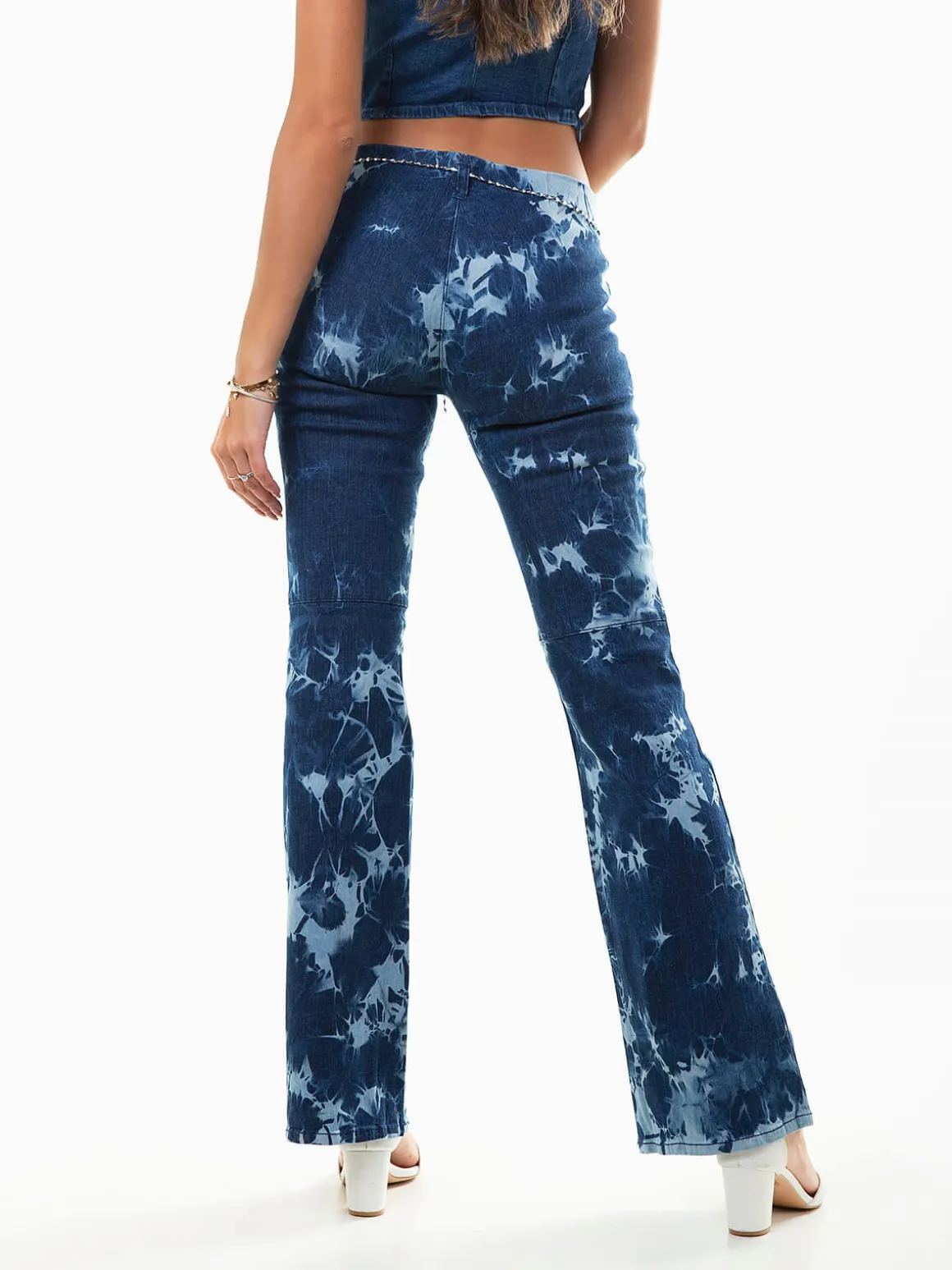 Calças ganga flare manchadas