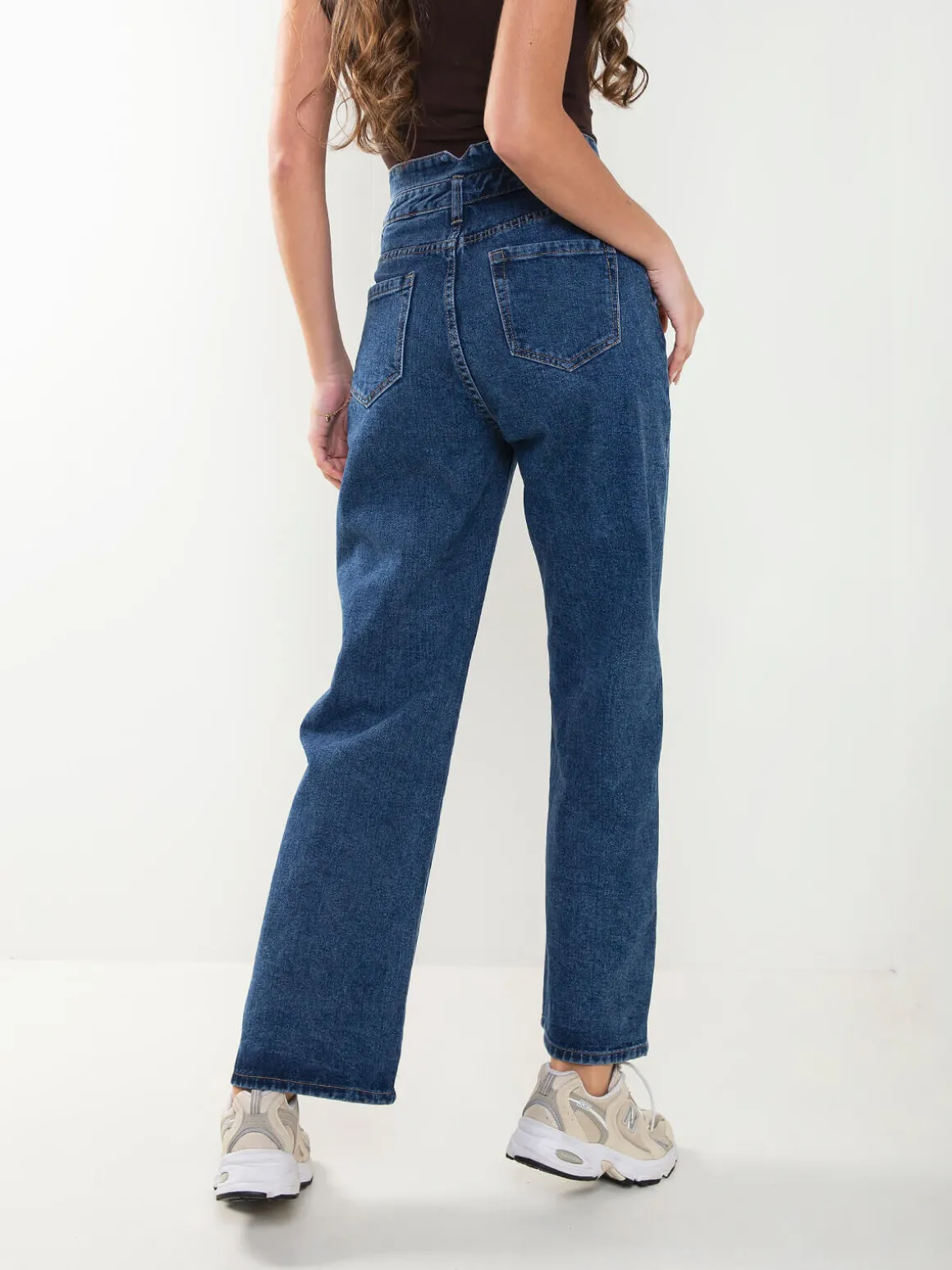 Calças ganga wide leg com 2 botões