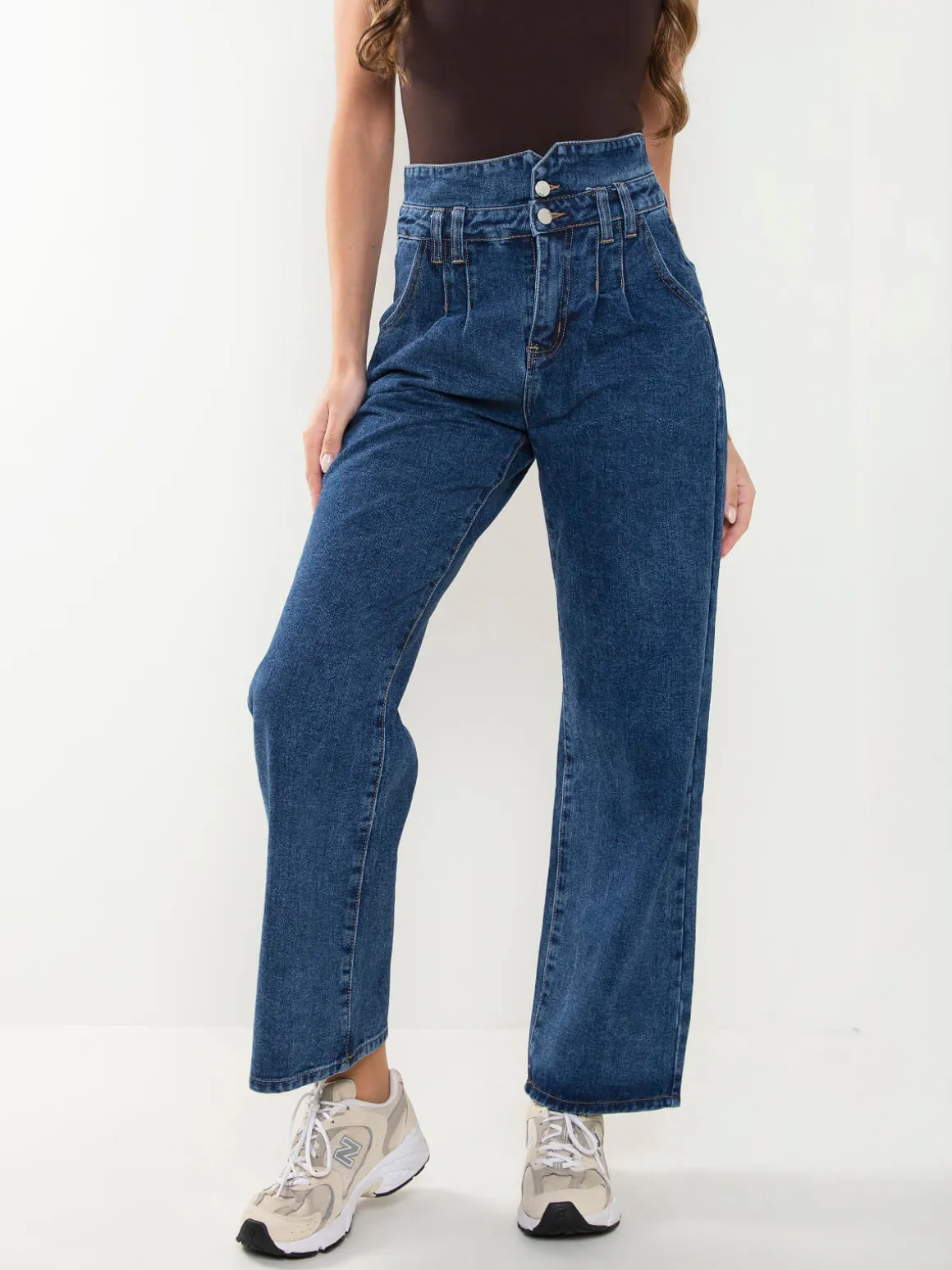 Calças ganga wide leg com 2 botões