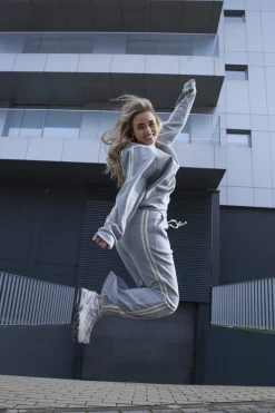 Calças largas riscas laterais