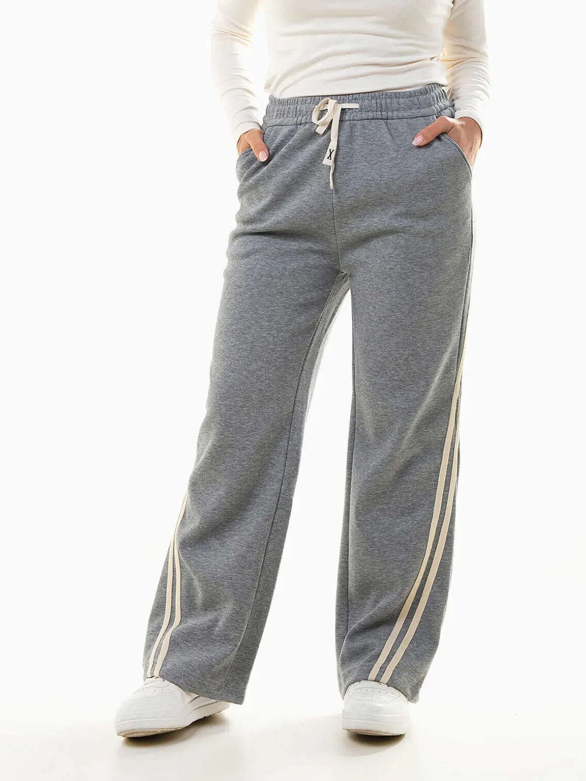 Calças largas riscas laterais