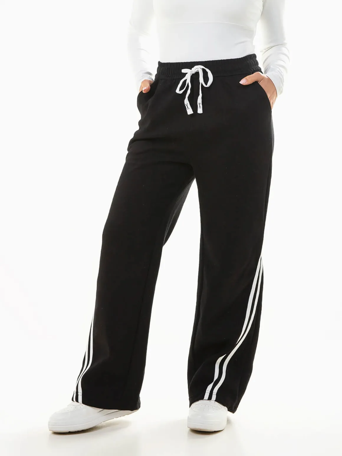 Calças largas riscas laterais