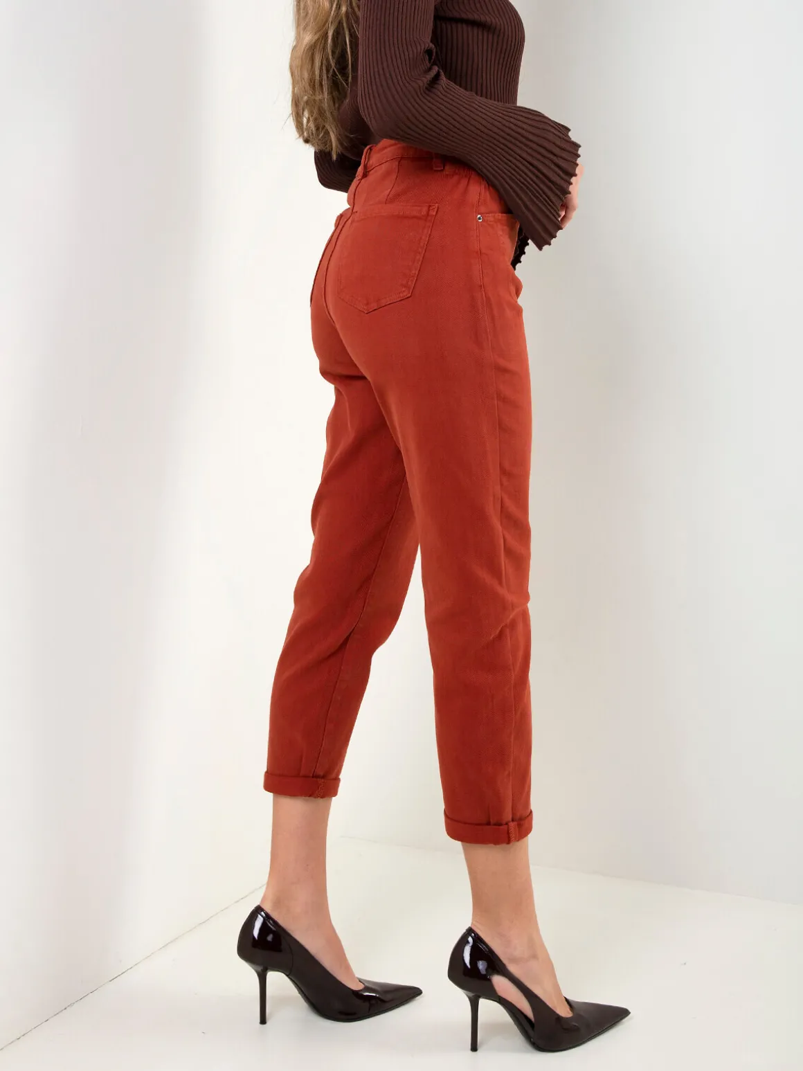 Calças mom fit cintura elástica