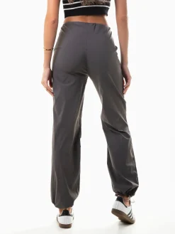 Calças parachute com pregas