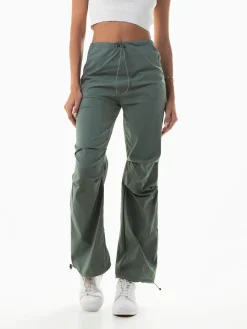 Calças parachute com pregas