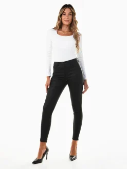 Calças pretas efeito pele push-up